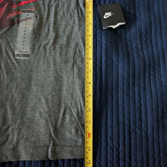 Nike Boys Small Quadruple NIKE Swoosh Shirt CU1008 081  Dark Gray NWT 012025 - Picture 3 of 8